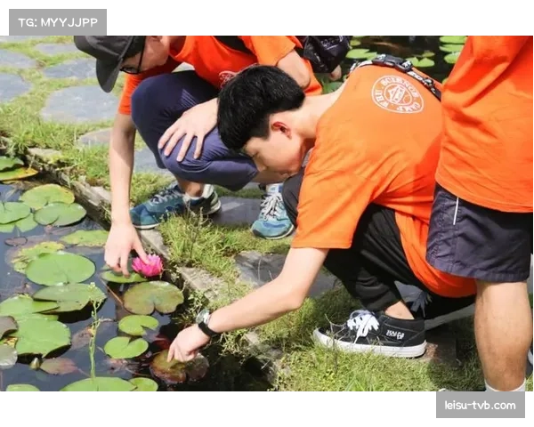 法甲俱乐部青训营开放日，吸引数千名青少年参与